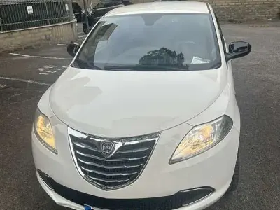 Usata Lancia Ypsilon 69 CV (50 kW) 2015 Utilitaria