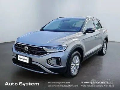 Usata VW T-Roc Life 116 CV (85 kW) 2024 Grigio SUV