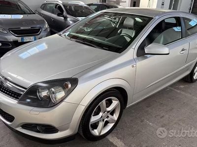 Usata Opel Astra GTC Cosmo 125 CV (91 kW) 2009 Grigio Berlina