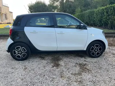 Usata Smart ForFour 90 CV (66 kW) 2019 Bianco Utilitaria