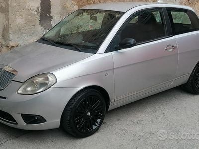 Usata Lancia Ypsilon 75 CV (55 kW) 2007 Grigio Utilitaria