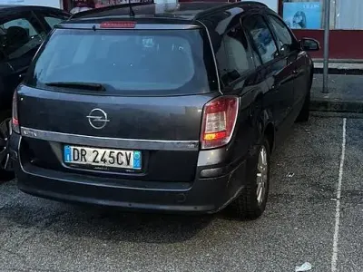 Usata Opel Astra 115 CV (84 kW) 2008 Grigio Station wagon