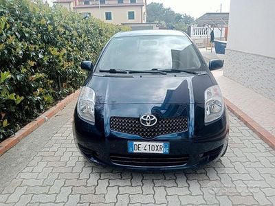 Usata Toyota Yaris 90 CV (66 kW) 2006 Blu Berlina