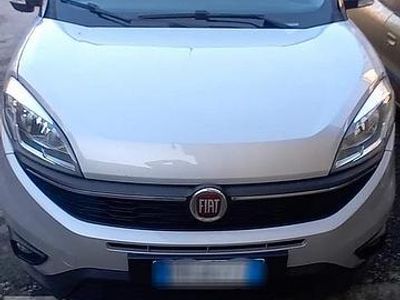 Usata Fiat Doblò 120 CV (88 kW) 2015 Grigio Monovolume