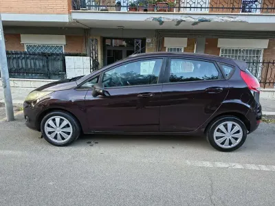 Usata Ford Fiesta 96 CV (70 kW) 2010 Rosso Berlina
