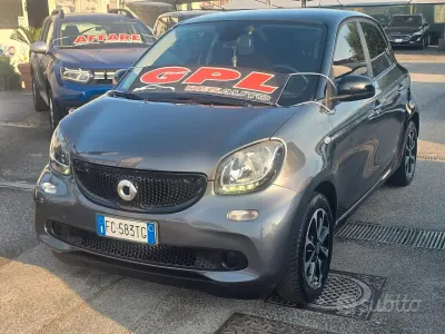 Usata Smart ForFour Passion 71 CV (52 kW) 2016 Grigio Utilitaria