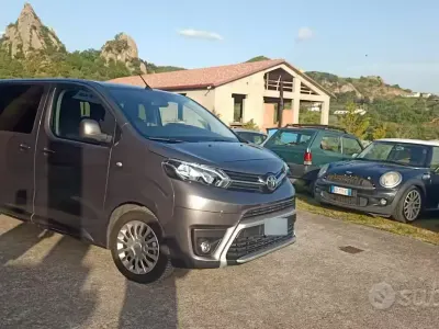 Gebraucht Toyota Proace Verso 144 PS (105 kW) 2024 Grau Kombi