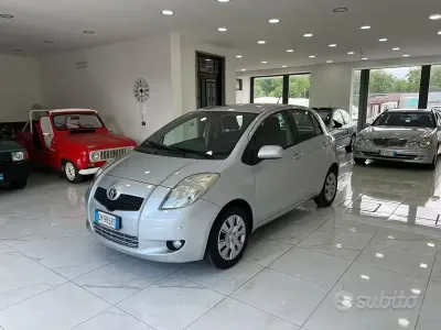 Usata Toyota Yaris Sol 69 CV (50 kW) 2008 Grigio Utilitaria