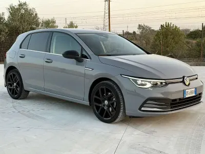 Usata VW Golf VIII Style 131 CV (96 kW) 2020 Grigio Berlina