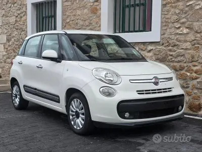 Begagnad Fiat 500L Lounge 85 HK (62 kW) 2015 Vit Minibuss