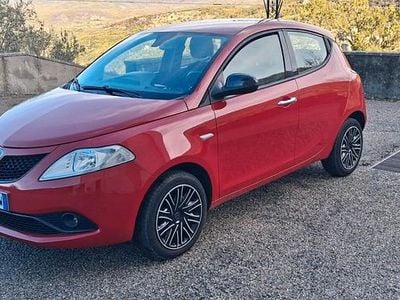 Usata Lancia Ypsilon Gold 69 CV (50 kW) 2021 Rosso Utilitaria
