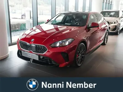 Usata BMW 120 M Sport 163 CV (119 kW) 2025 Fire red metallizzato Utilitaria