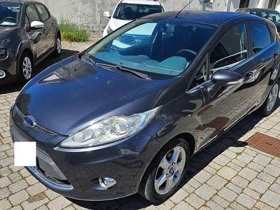 Second-hand Ford Fiesta Titanium 68 CP (50 kW) 2010 Gri Hatchback