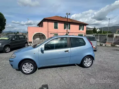 Usata Fiat Punto Dynamic 60 CV (44 kW) 2005 Blu Utilitaria