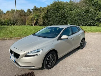 Usata Volvo V40 Business Edition 120 CV (88 kW) 2019 Berlina