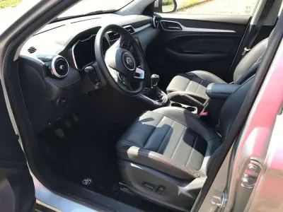 Usata MG ZS Luxury 106 CV (77 kW) 2023 Argento SUV