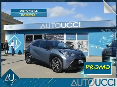 Usata Toyota Aygo X Trend 72 CV (52 kW) 2025 Celestite gray tetto black SUV