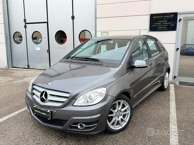 Usata Mercedes B200 Premium 140 CV (102 kW) 2010 Grigio Monovolume