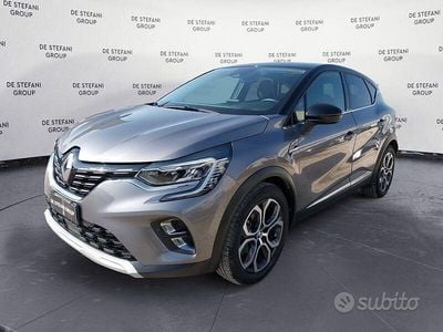 Usata Renault Captur Engineered 143 CV (105 kW) 2023 Grigio SUV