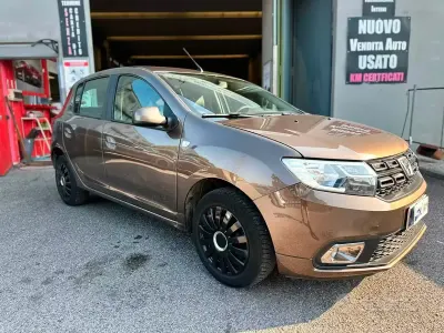 Usata Dacia Sandero Acces 101 CV (74 kW) 2020 Marrone Utilitaria