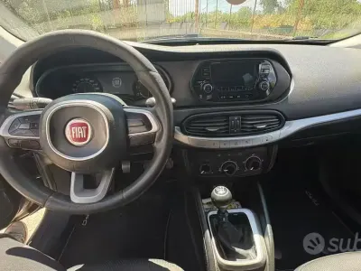 Usata Fiat Tipo 120 CV (88 kW) 2016 Marrone Berlina