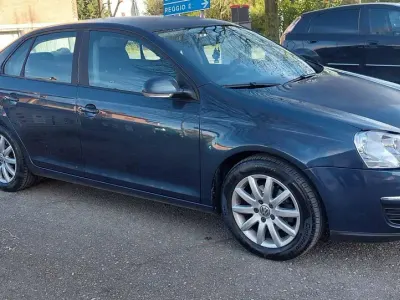 Usata VW Jetta Trendline 105 CV (77 kW) 2007 Blu/azzurro Berlina