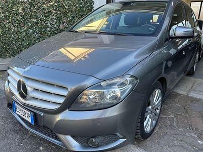 Usata Mercedes B180 Premium 109 CV (80 kW) 2013 Grigio Monovolume