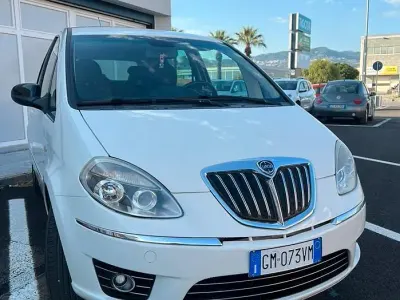 Usata Lancia Musa 77 CV (56 kW) 2012 Bianco Monovolume