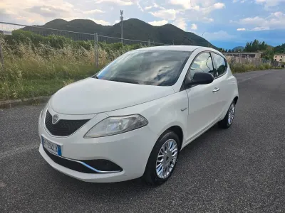 Usata Lancia Ypsilon 69 CV (50 kW) 2016 Bianco Utilitaria