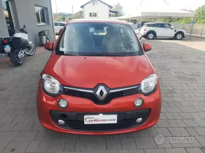 Usata Renault Twingo SE 69 CV (50 kW) 2015 Rosso Utilitaria