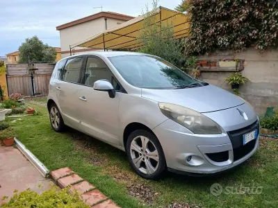 Usata Renault Scénic III 110 CV (80 kW) 2010 Grigio Monovolume