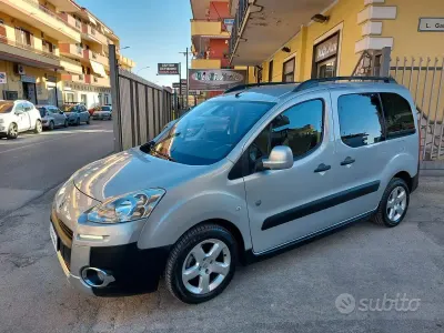 Usata Peugeot Partner Tepee Outdoor 92 CV (67 kW) 2014 Grigio Monovolume