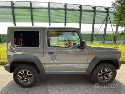 Usata Suzuki Jimny 102 CV (75 kW) 2022 Grigio SUV