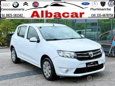 Usata Dacia Sandero Lauréate 75 CV (55 kW) 2013 Bianco Berlina