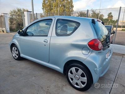 Usata Toyota Aygo 67 CV (49 kW) 2008 Grigio Utilitaria
