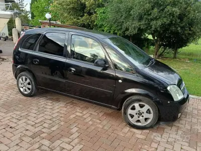 Usata Opel Meriva Cosmo 101 CV (74 kW) 2005 Nero Monovolume