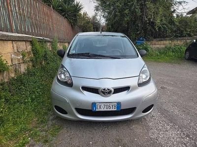 Usata Toyota Aygo 68 CV (50 kW) 2011 Grigio Utilitaria
