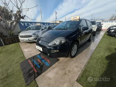 Usata Fiat Punto Street 77 CV (56 kW) 2014 Nero Utilitaria