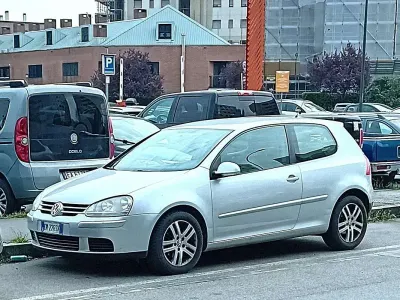 Usata VW Golf VI Comfortline 102 CV (75 kW) 2008 Utilitaria