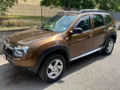Usata Dacia Duster Lauréate 110 CV (80 kW) 2010 Arancione SUV