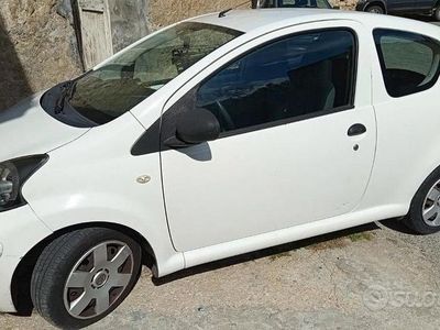 Usata Toyota Aygo 68 CV (50 kW) 2011 Bianco Utilitaria