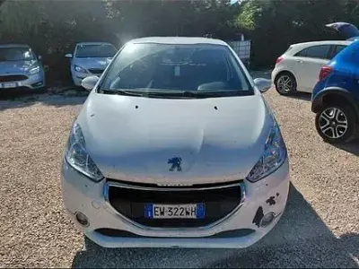 Gebraucht Peugeot 208 Access 68 PS (50 kW) 2014 Weiß Kleinwagen