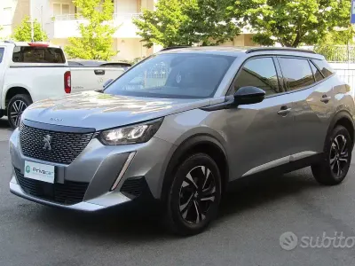Usata Peugeot 2008 Allure 100 CV (73 kW) 2023 Grigio SUV
