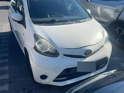 Usata Toyota Aygo 68 CV (50 kW) 2012 Bianco Utilitaria