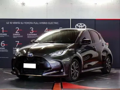 Usata Toyota Yaris Hybrid Lounge 92 CV (67 kW) 2021 Dark grey met.  1g3 Berlina