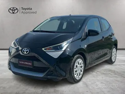 Usata Toyota Aygo Connect Style 72 CV (52 kW) 2021 Nero Utilitaria
