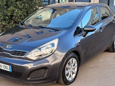 Usata Kia Rio EX 90 CV (66 kW) 2012 Grigio Berlina