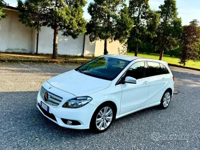 Usata Mercedes B180 Premium 136 CV (100 kW) 2013 Bianco Utilitaria