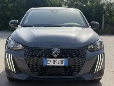 Usata Peugeot 208 Allure 101 CV (74 kW) 2025 Utilitaria