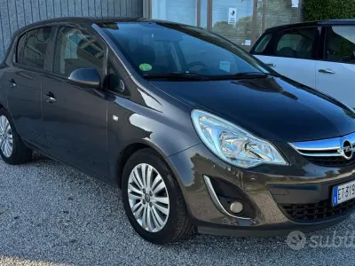 Begagnad Opel Corsa Edition 86 HK (63 kW) 2013 Grå Halvkombi